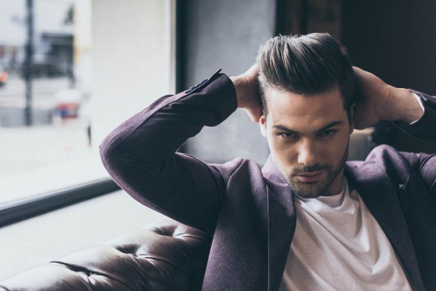 pompadour-peinado-para-hombre-con-pelo-rizado2